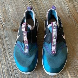 Girls Nike pull on sneakers SZ 3